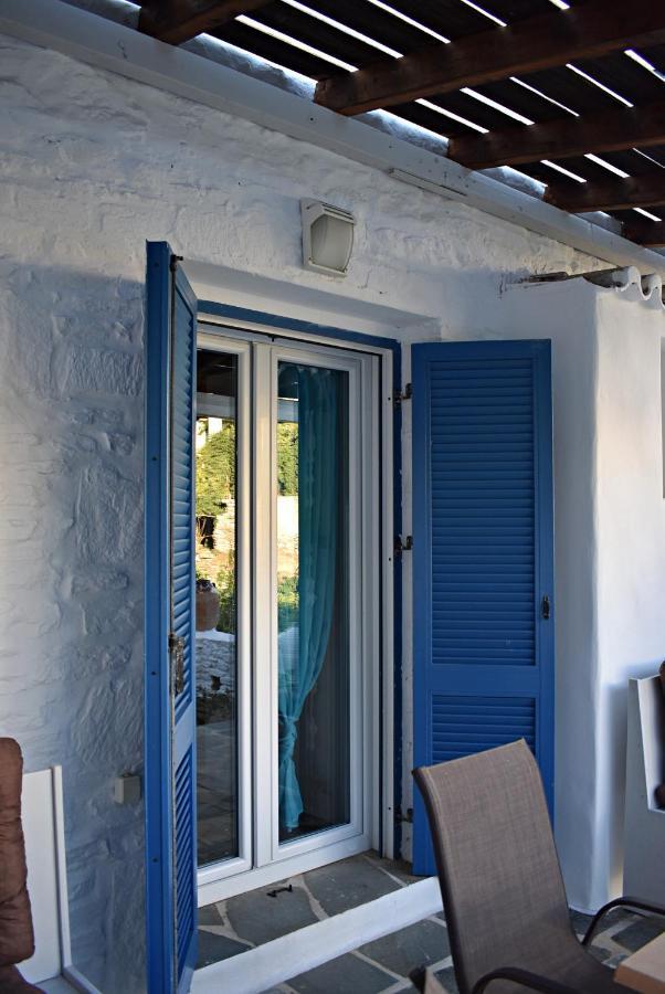Hébergement de vacances παραδοσιακη -χωριατικη κατοικια με αυλη Kíthnos