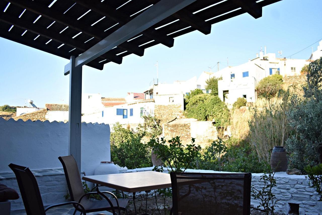 παραδοσιακη -χωριατικη κατοικια με αυλη Hébergement de vacances Kíthnos