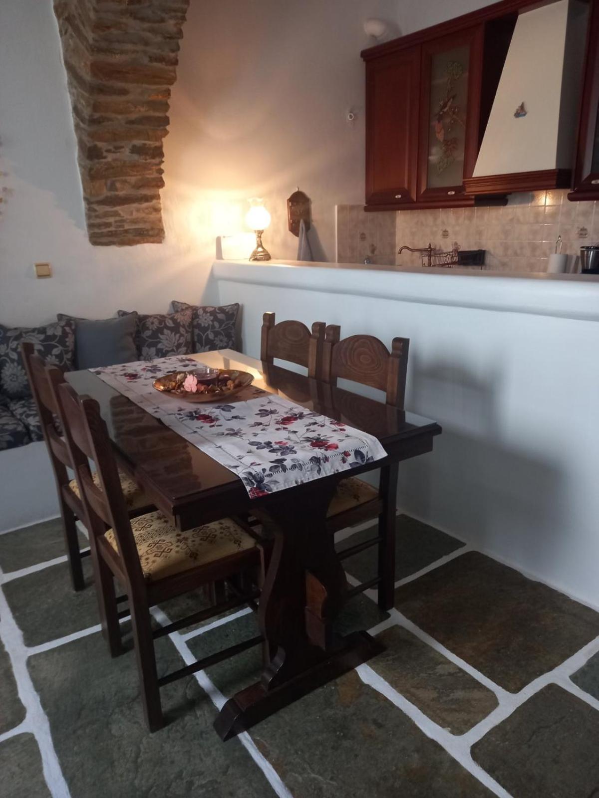 το πέτρινο Kythnos